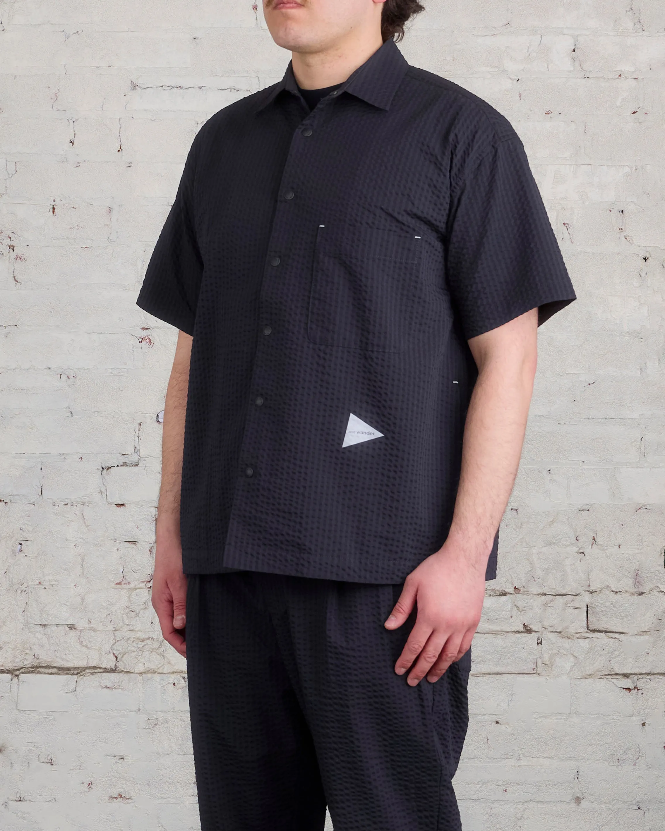 and wander Dry Soft Seersucker Button Shirt Navy