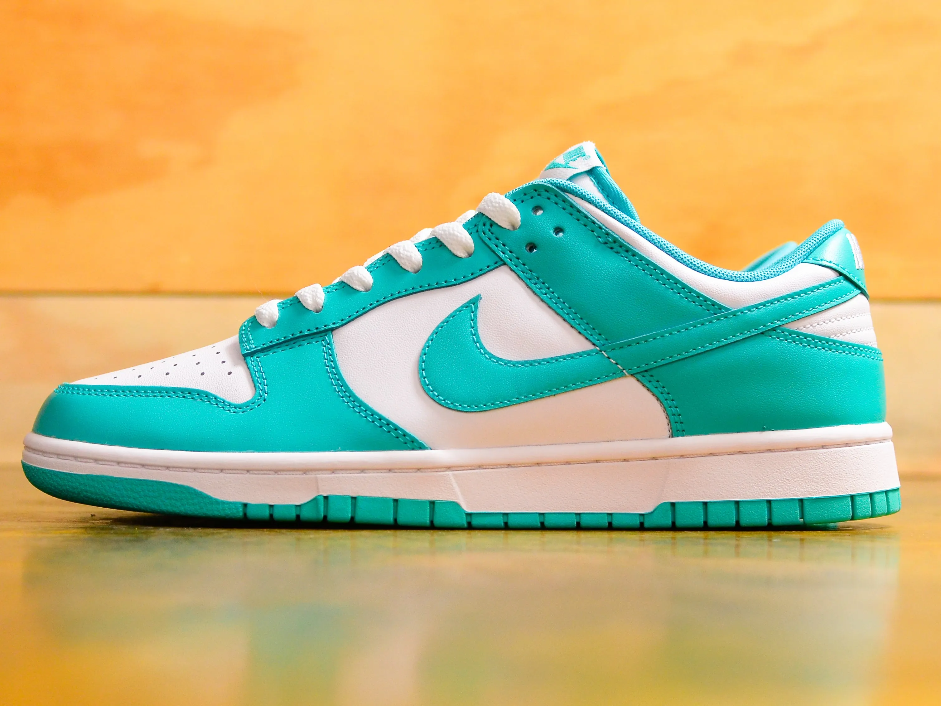 Dunk Low Retro Be True To Your School - White / Clear Jade