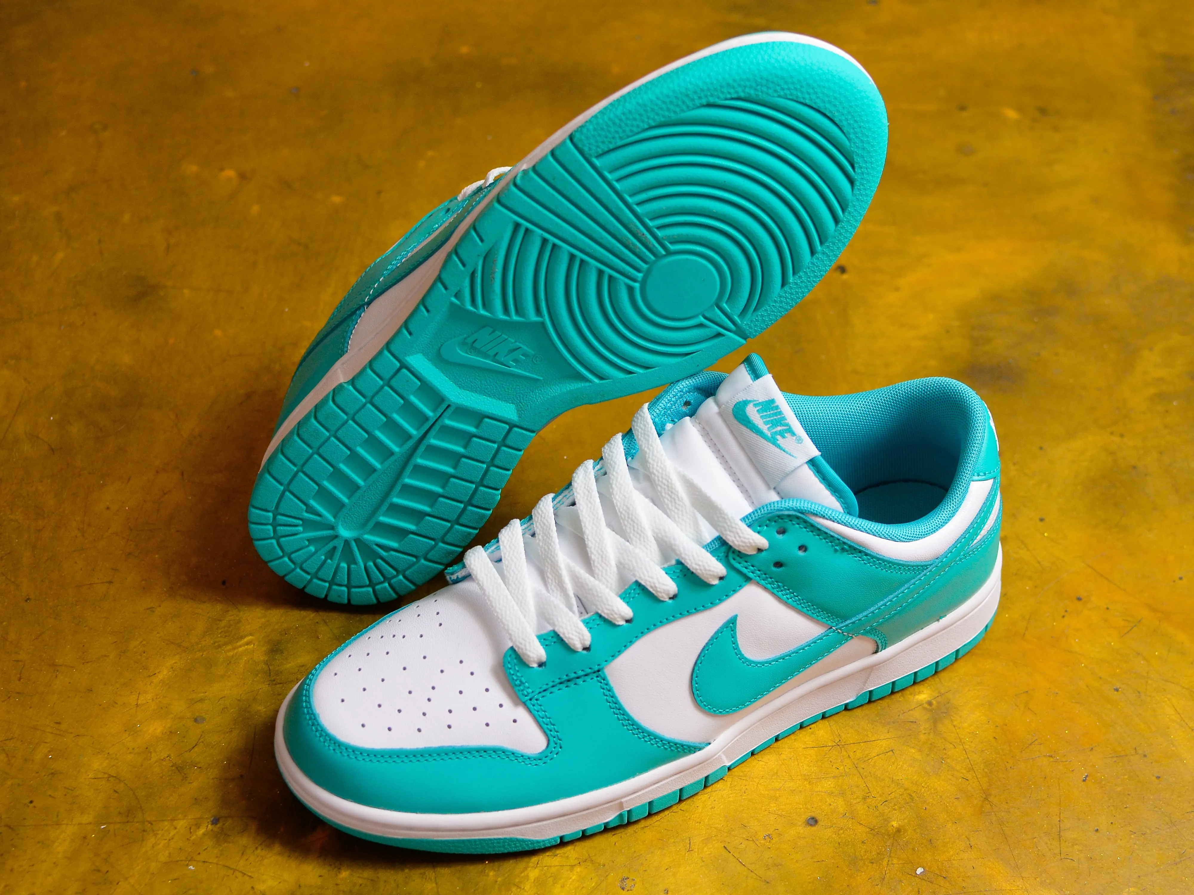 Dunk Low Retro Be True To Your School - White / Clear Jade