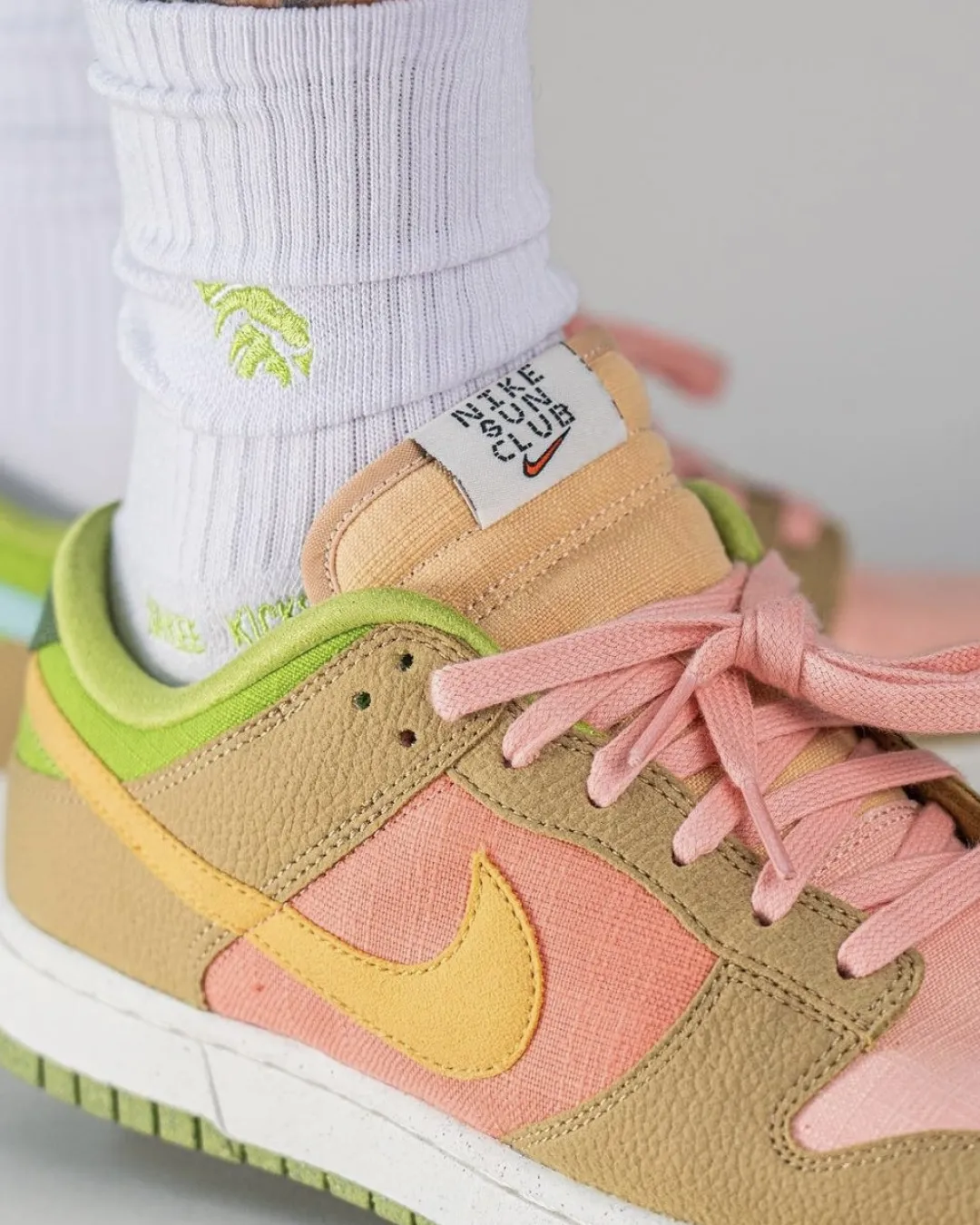 Nike SB Dunk Low'What The Sun Club' Sneakers